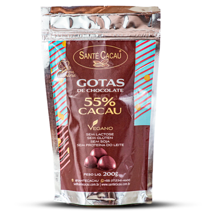 Gotas de chocolate 55% cacau (200g) Descrição Completa: Com dulçor moderado, estas gotas de chocolate 55% cacau são ideais para quem prefere um sabor equilibrado. Veganas, Kosher, livres de lactose, proteína do leite, glúten e soja, podem ser utilizadas em bolos, cookies, coberturas ou apreciadas diretamente do pacote. Ingredientes: Massa de cacau, manteiga de cacau e açúcar orgânico. ALÉRGICOS: Pode conter: banana passa, uva passa, damasco, castanha-do-pará, castanha de caju, avelã e pistache. Não contém lactose, proteína do leite, glúten e soja.